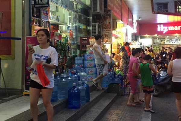 Nước sạch ở một số địa bàn của Hà Nội bốc mùi nồng nặc: Nguyên nhân phải chờ... kết quả - Anh 1