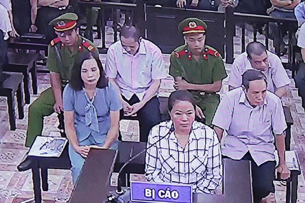 Làm rõ tin nhắn giữa bị cáo Hoài với nhân vật Q trong điện thoại bị công an thu giữ - Anh 3