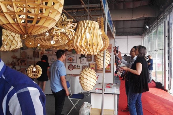 Hàng thủ công mỹ nghệ thân thiện với môi trường “lên ngôi” - Anh 1