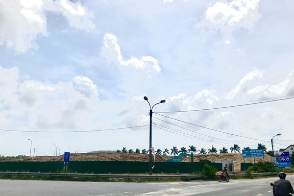 Viết tiếp Những bãi cát khổng lồ trong TP Quảng Ngãi : Dân bức xúc, chính quyền 