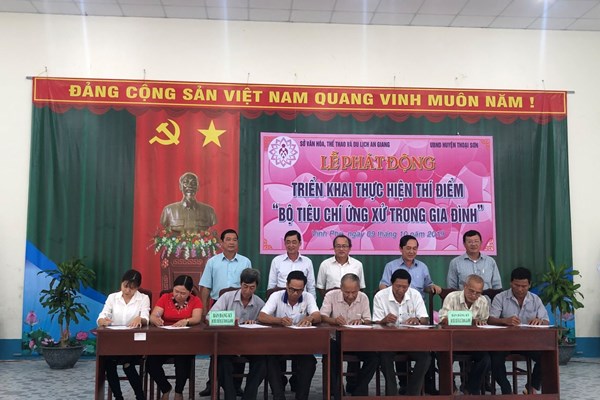 An Giang​​​​​​​: Triển khai thực hiện thí điểm Bộ tiêu chí ứng xử trong gia đình - Anh 1