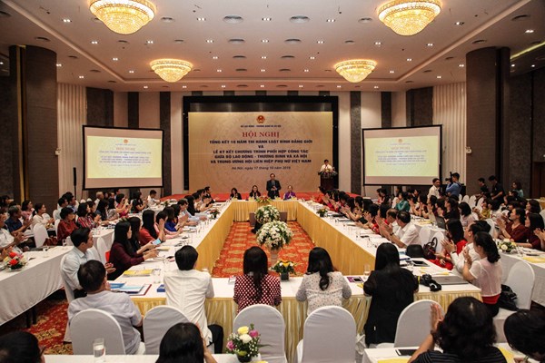 10 năm triển khai Luật Bình đằng giới: Nhận thức thay đổi trong mỗi gia đình - Anh 1