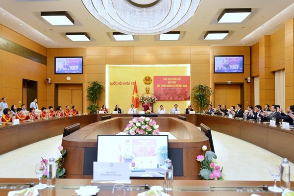 Chủ tịch Quốc hội:  Các nữ cầu thủ đã phát huy được phẩm chất của người phụ nữ Việt Nam - Anh 2
