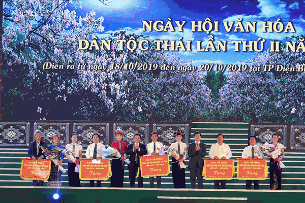Khai mạc Ngày hội văn hóa dân tộc Thái lần thứ II, năm 2019 - Anh 2