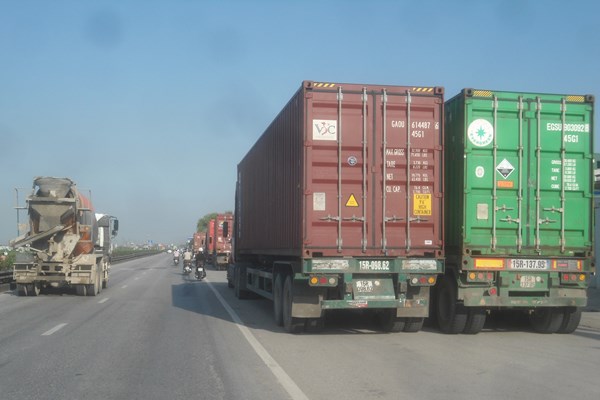 Dừng đỗ xe trái phép gây cản trở giao thông - Anh 1