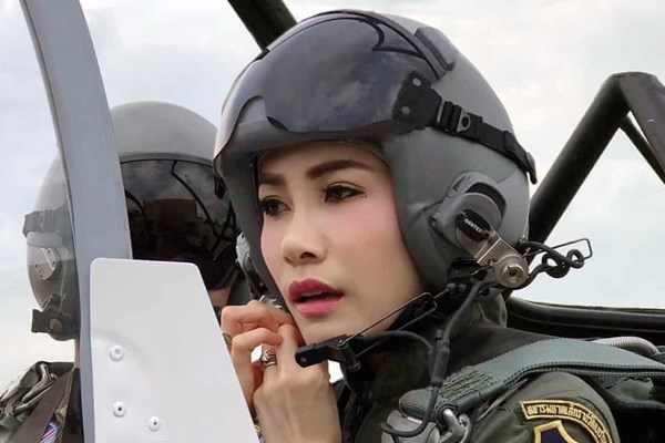 Vì sao Hoàng quý phi Thái Lan bị phê tước hiệu hoàng tộc ? - Anh 1