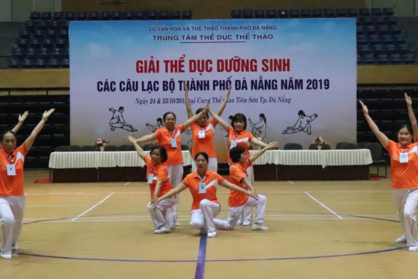 Đà Nẵng: 400 VĐV người cao tuổi tham dự Giải thể dục dưỡng sinh các CLB TP - Anh 1
