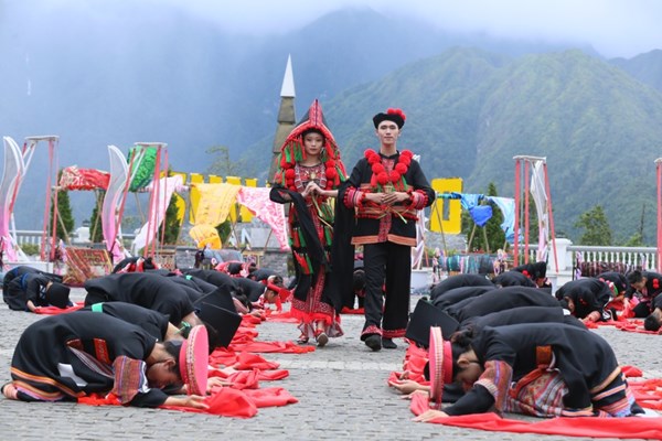 Phát triển du lịch bền vững, cần xóa bỏ tư duy “ăn sẵn” - Anh 1