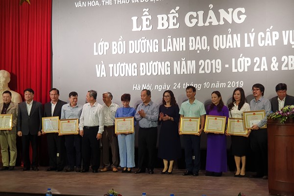 Bế giảng Lớp bồi dưỡng lãnh đạo, quản lý cấp vụ và tương đương cho cán bộ, công chức của VHTTDL - Anh 2