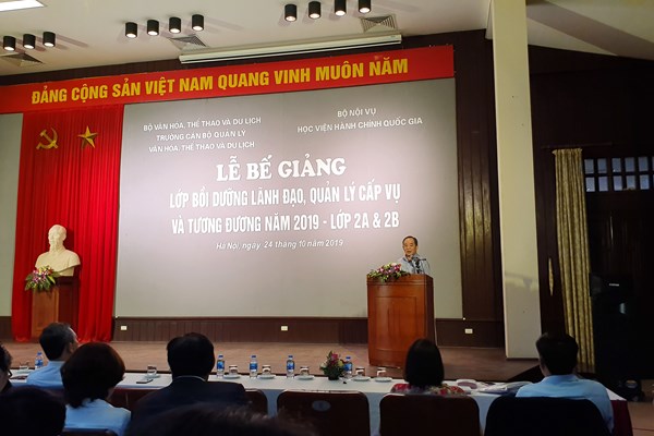 Bế giảng Lớp bồi dưỡng lãnh đạo, quản lý cấp vụ và tương đương cho cán bộ, công chức của VHTTDL - Anh 1