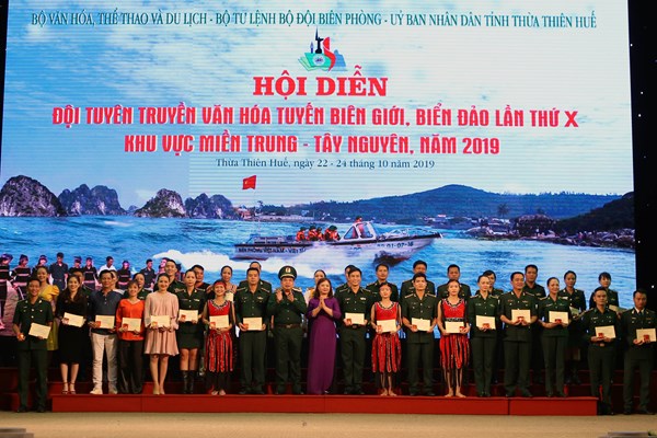 Bế mạc Hội diễn Đội tuyên truyền biên giới, biển đảo khu vực miền Trung- Tây Nguyên - Anh 3