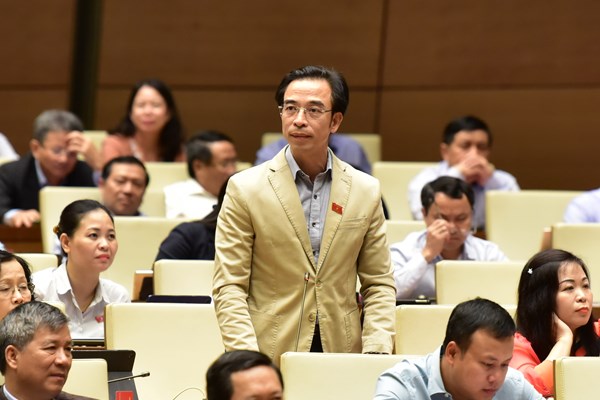 Quy định về chính sách với người có tài năng trong hoạt động công vụ: Khi đại biểu tranh luận quyết liệt - Anh 2
