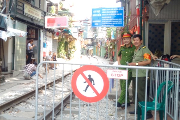 “Xóm cà phê đường tàu” bị từ chối hoạt động trở lại - Anh 1