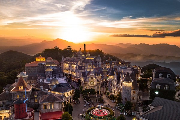 Điều gì khiến Bà Nà Hills trở thành “Công viên chủ đề hàng đầu Việt Nam”? - Anh 2