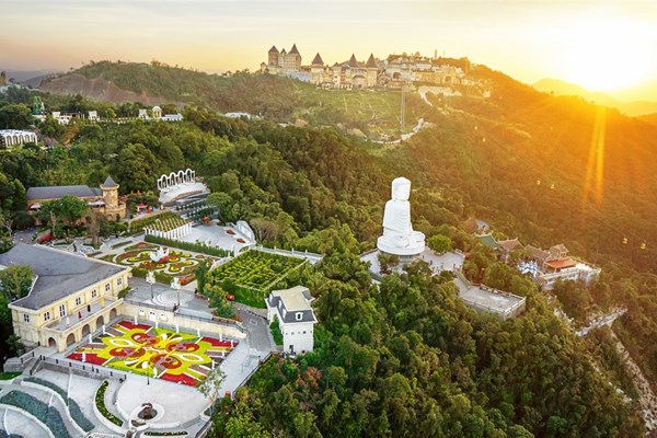 Điều gì khiến Bà Nà Hills trở thành “Công viên chủ đề hàng đầu Việt Nam”? - Anh 7