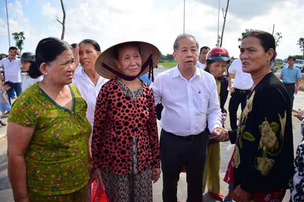 Họ thấy có lỗi với tiền nhân nên chúng ta cần phải giúp... - Anh 1