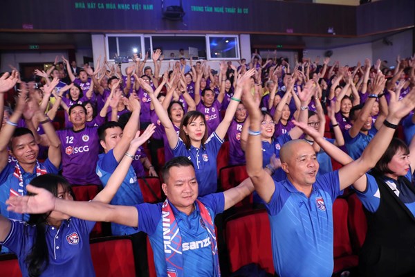 Quang Hải đoạt danh hiệu “Cầu thủ xuất sắc nhất” V.League 2019 - Anh 4