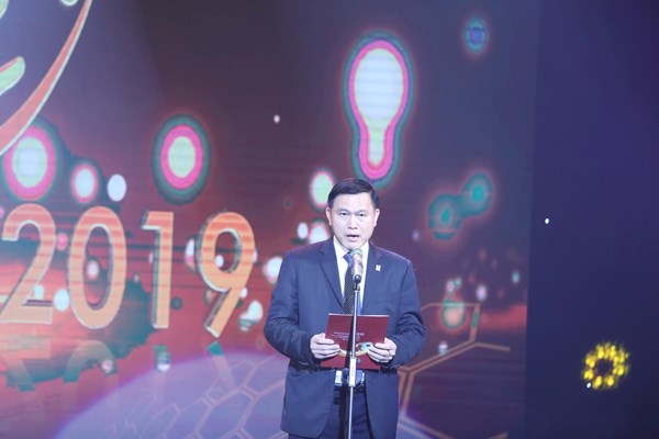 Quang Hải đoạt danh hiệu “Cầu thủ xuất sắc nhất” V.League 2019 - Anh 6