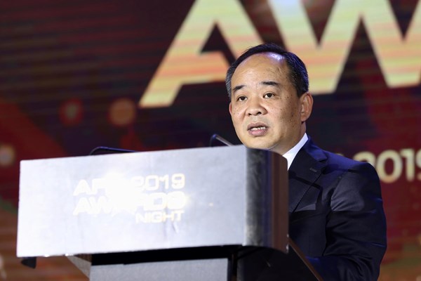 Thầy trò HLV Park Hang-seo nhận 4/11 giải thưởng tại AFF Awards Night 2019 - Anh 2
