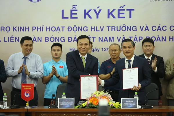 Công bố nhà tài trợ hỗ trợ trả lương cho HLV Park Hang-seo và các chuyên gia - Anh 1