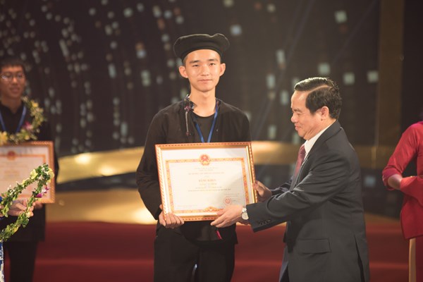 Lễ tuyên dương 120 học sinh, sinh viên, thanh niên dân tộc thiểu số tiêu biểu năm 2019 - Anh 9