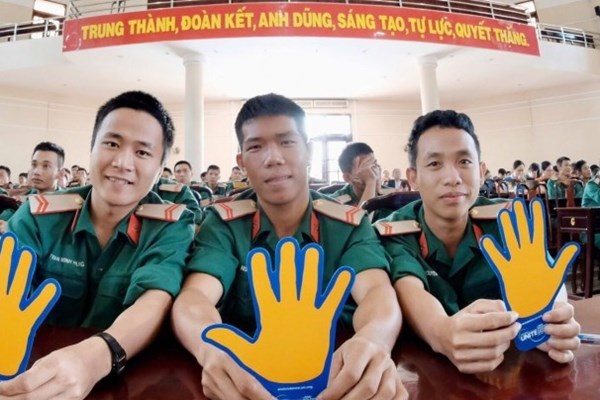 Chia sẻ sáng kiến chấm dứt bạo lực - Anh 1