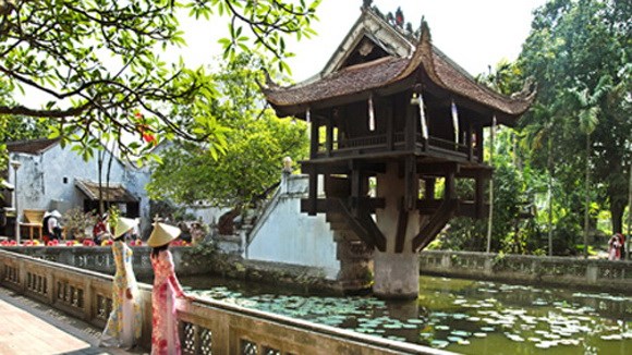Hồ Hoàn Kiếm vẫn chưa chịu... “đổi mới” - Anh 2