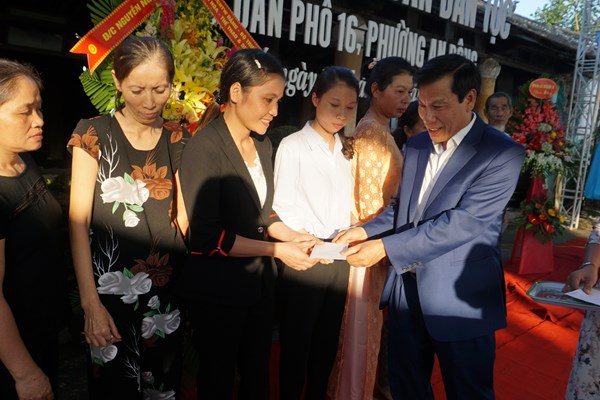 Dự Ngày hội Đại đoàn kết toàn dân tộc tại TP Huế, Bộ trưởng Nguyễn Ngọc Thiện: Cần sự đồng lòng, chung tay của cộng đồng trong việc bảo vệ, giữ gìn di tích - Anh 3