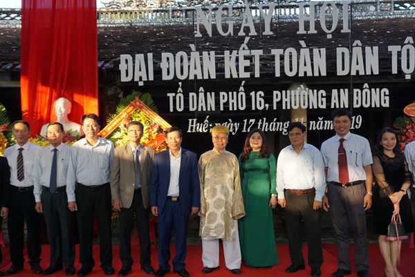 Dự Ngày hội Đại đoàn kết toàn dân tộc tại TP Huế, Bộ trưởng Nguyễn Ngọc Thiện: Cần sự đồng lòng, chung tay của cộng đồng trong việc bảo vệ, giữ gìn di tích - Anh 8