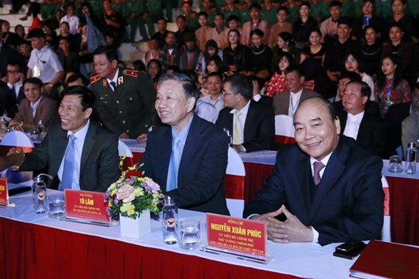 Thủ tướng: Lời hiệu triệu đoàn kết năm xưa của Bác Hồ vẫn như còn âm vang cùng non sông - Anh 2
