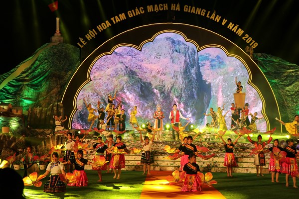 Lễ hội hoa tam giác mạch 2019:  Tạo dấu ấn từ những giá trị văn hóa truyền thống - Anh 2