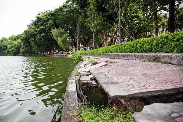 Dùng bê tông đúc sẵn để kè bờ hồ Hoàn Kiếm, Chủ tịch UBND TP Hà Nội: “Tôi tin khi làm xong sẽ rất đẹp” - Anh 1