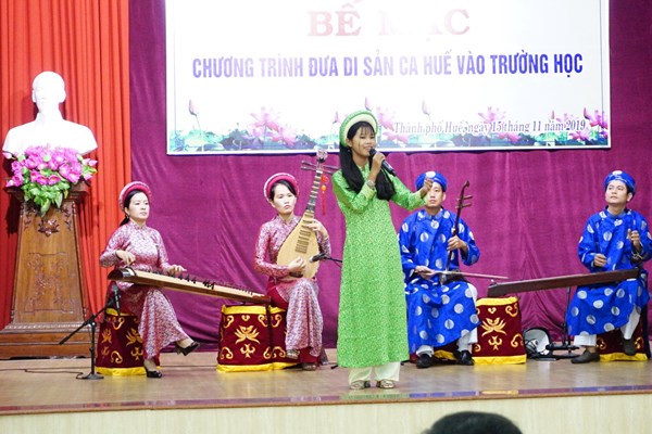 Đưa di sản ca Huế vào trường học - Anh 2