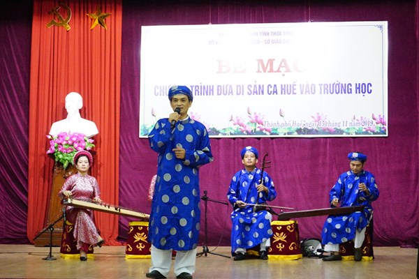 Đưa di sản ca Huế vào trường học - Anh 1