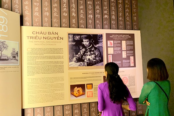 Khai mạc triển lãm 