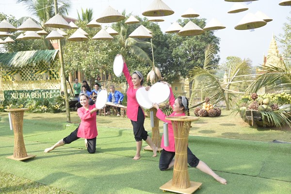 Hành trình về với xứ Dừa Bến Tre - Anh 1