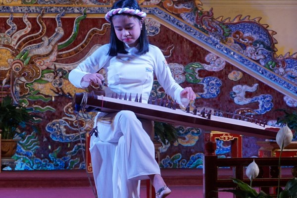 Đẩy mạnh giáo dục di sản văn hóa Huế cho học sinh - Anh 2