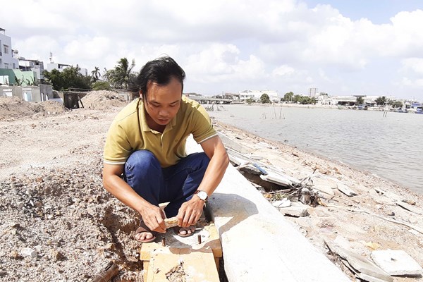 Xây tuyến kè sông khu dân cư Bắc đường Đống Đa (TP Quy Nhơn): Xót xa tiền tỉ bị trôi theo biển - Anh 2