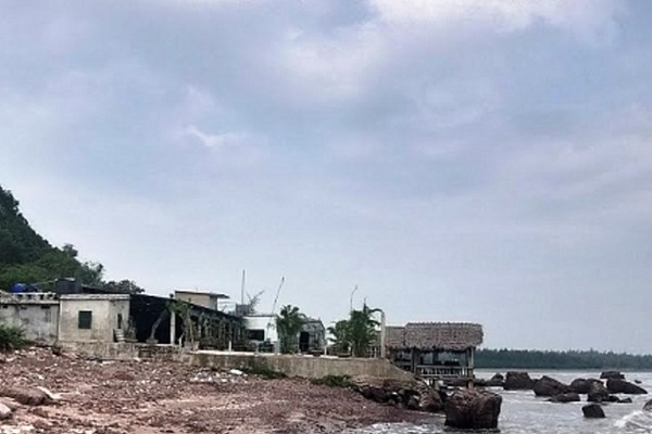 Hàng loạt nhà hàng không phép lấn chiếm biển Cửa Hiền - Anh 2