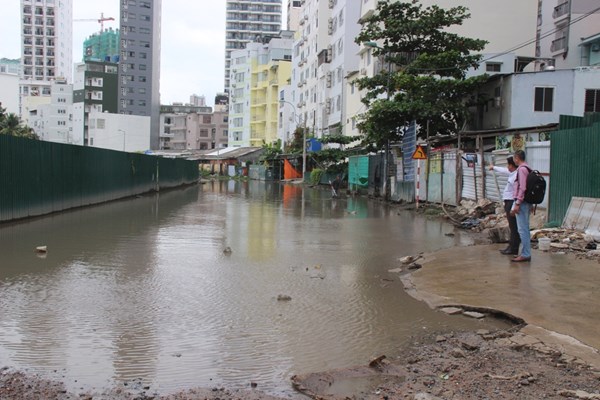 Du lịch thất thu vì… giao thông “tê liệt” - Anh 1
