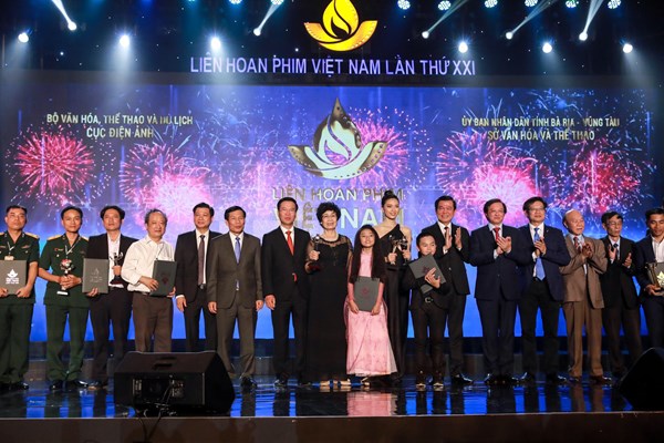 Bông sen Vàng xướng tên 
