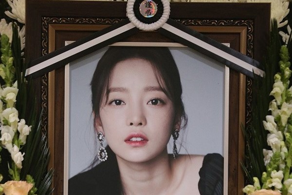 Thế giới K-pop và mảng tối đáng sợ sau ánh đèn sân khấu - Anh 1
