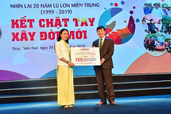 Xúc động chương trình nghệ thuật “Kết chặt tay, xây đời mới” - Anh 3
