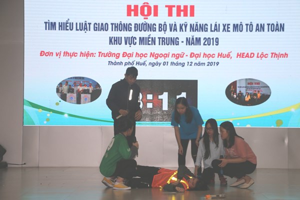 Nâng cao ý thức của học sinh sinh viên khi tham gia giao thông - Anh 1