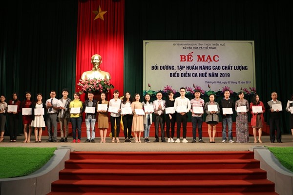 Gần 240 nghệ sĩ, diễn viên hoàn thành khóa tập huấn Ca Huế năm 2019 - Anh 2
