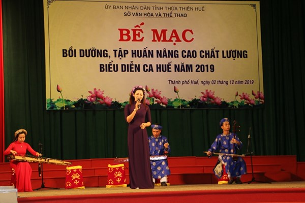 Gần 240 nghệ sĩ, diễn viên hoàn thành khóa tập huấn Ca Huế năm 2019 - Anh 1