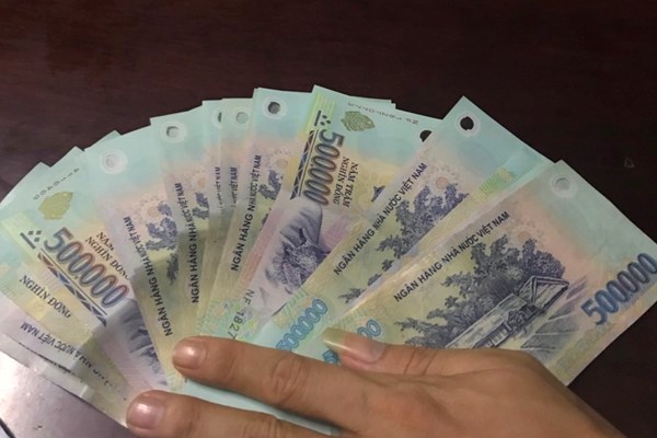 Giả vờ giúp đỡ bệnh nhân lớn tuổi rồi “cuỗm” tài sản - Anh 2
