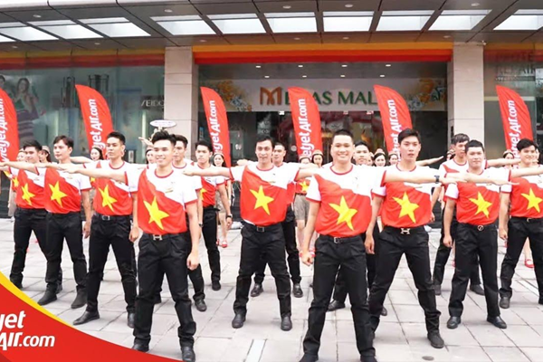 Người thân, gia đình của đội bóng nữ và ban huấn luyện thỏa thích bay Vietjet miễn phí khắp các nước trong khu vực - Anh 2