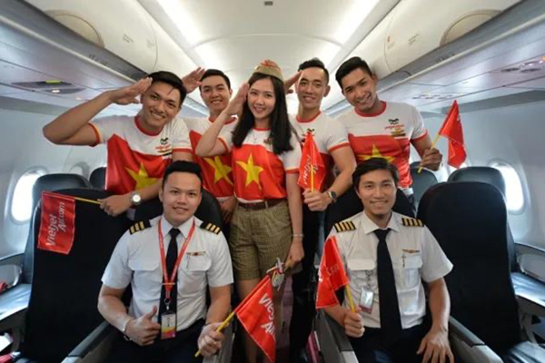 Người thân, gia đình của đội bóng nữ và ban huấn luyện thỏa thích bay Vietjet miễn phí khắp các nước trong khu vực - Anh 1