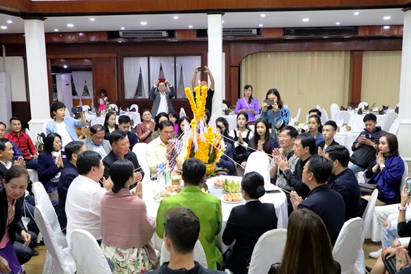 Hẹn gặp lại Viêng Chăn! - Anh 2